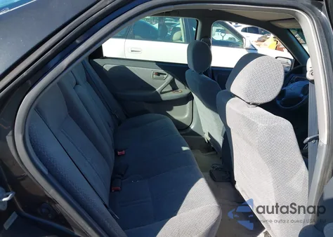 2001 Toyota Camry Le z USA, uszkodzony, nr VIN JT2BG22KX10539380